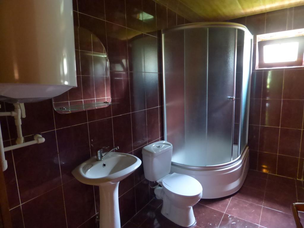 Hotel Hatsvali Mestia Quarto foto