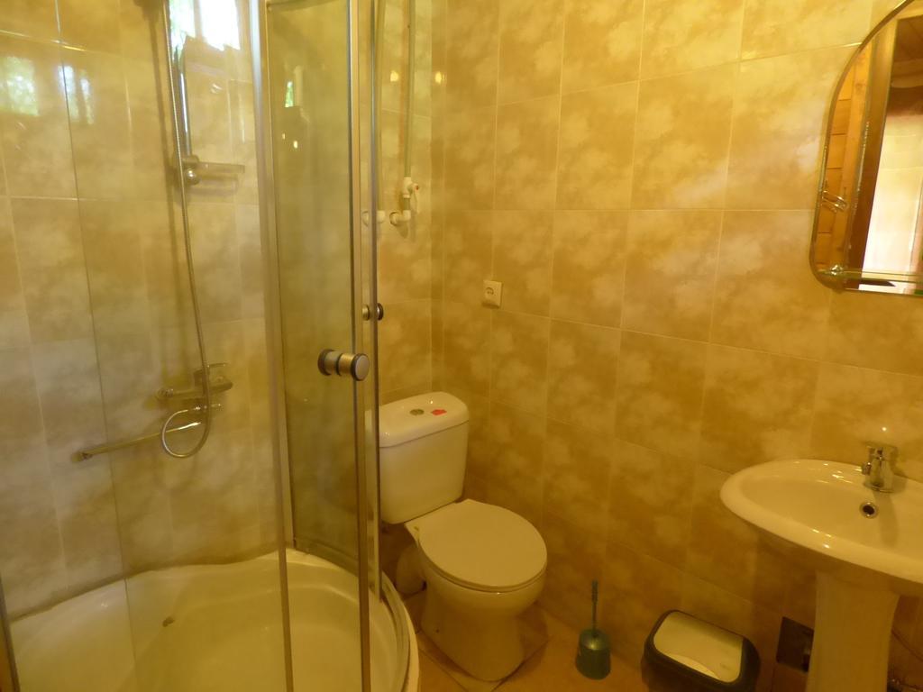 Hotel Hatsvali Mestia Quarto foto
