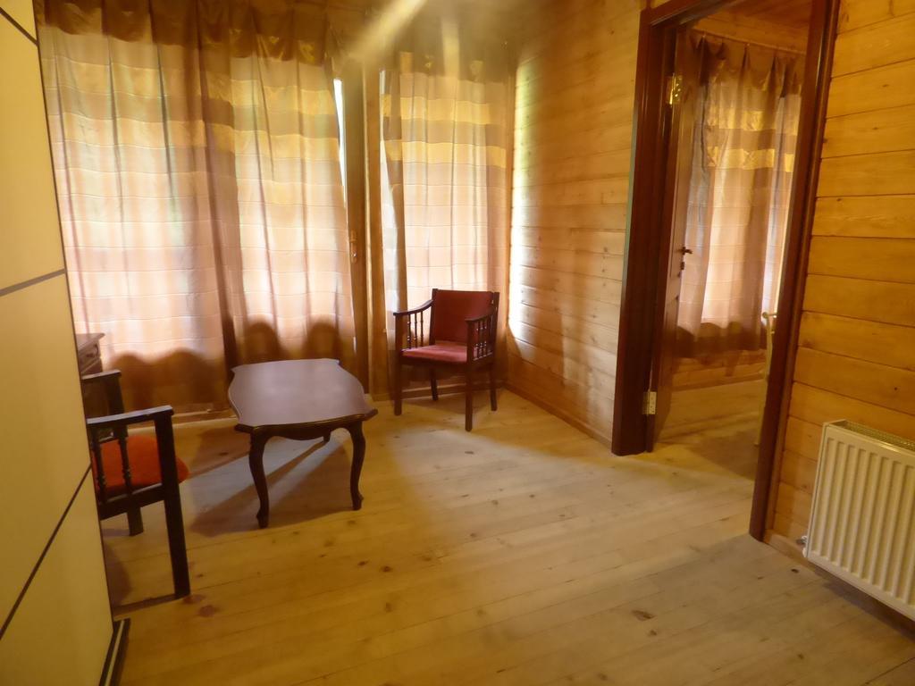 Hotel Hatsvali Mestia Quarto foto