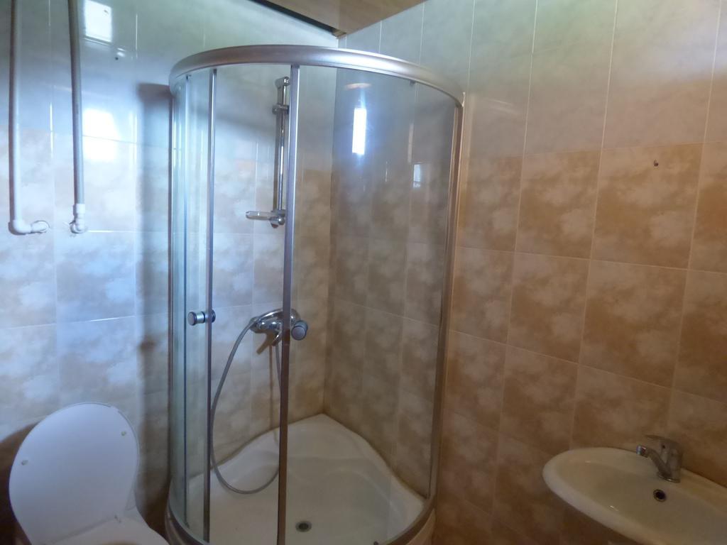 Hotel Hatsvali Mestia Quarto foto